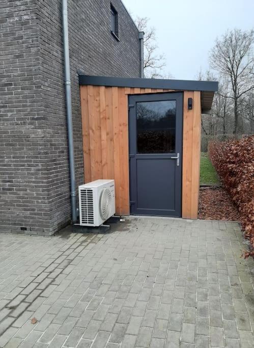 Vakantiehuis Eikzicht Gelegen Aan Het Bos Elsloo  Exterior foto