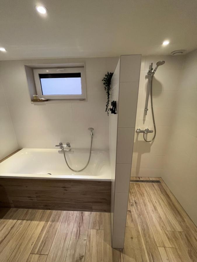 Vakantiehuis Eikzicht Gelegen Aan Het Bos Elsloo  Exterior foto